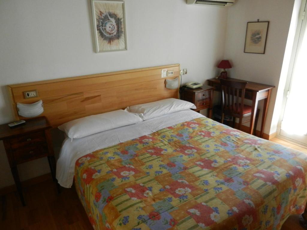 Hotel Paradiso モンテルーコ 部屋 写真